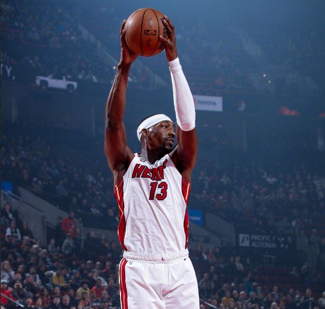 維金斯17+6+6熱巴肆虐內(nèi)線(xiàn)，努爾基奇三雙創(chuàng)造歷史，熱火大勝爵士